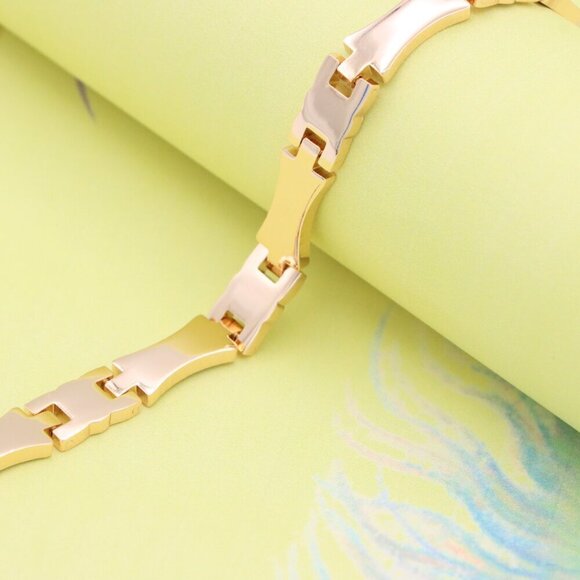 "Glossy Rose Gold Bracelet with Modern Curved Link Design, XPBL0876 - Picture 3 of 13